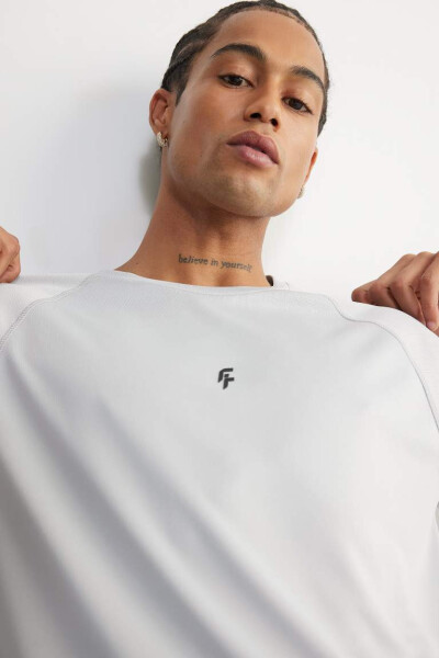 Slim Fit Dar Kesim Bisiklet Yaka Baskılı Sporcu Kısa Kollu Tişört-Açık Gri - DEFACTO