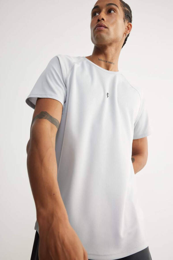 Slim Fit Dar Kesim Bisiklet Yaka Baskılı Sporcu Kısa Kollu Tişört-Açık Gri - 3