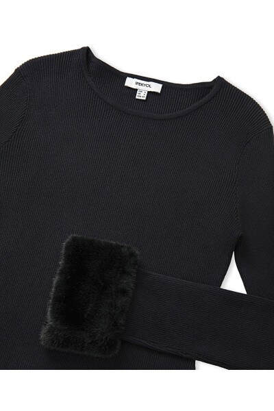 Detachable Faux Fur Trim Jumper - 4