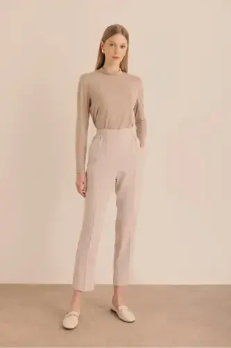 Detailed woven carrot pants with elastic waist. - 1