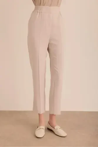 Detailed woven carrot pants with elastic waist. - 4