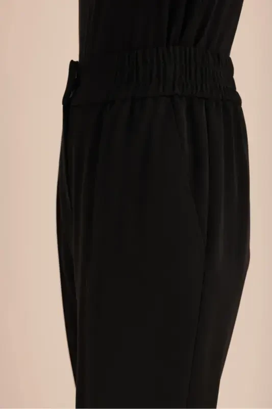 Detailed woven carrot pants with elastic waist - 3