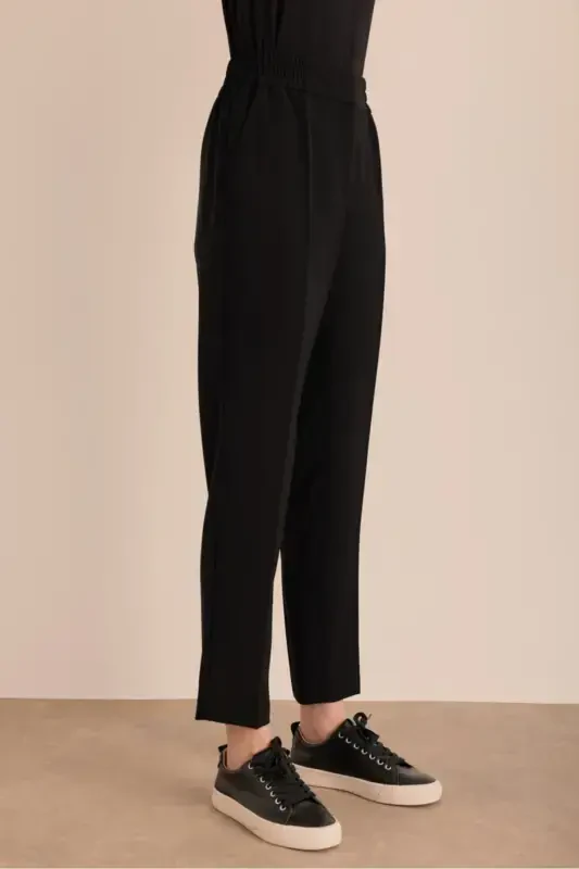 Detailed woven carrot pants with elastic waist - 4