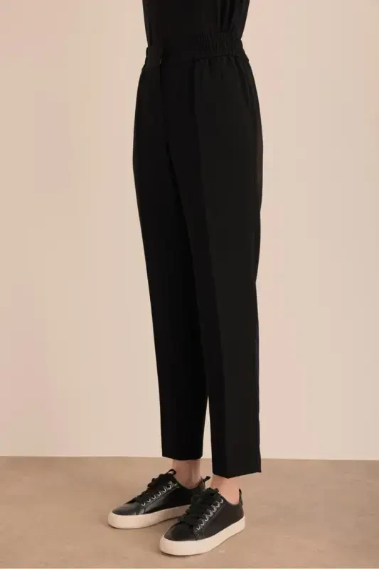 Detailed woven carrot pants with elastic waist - 5