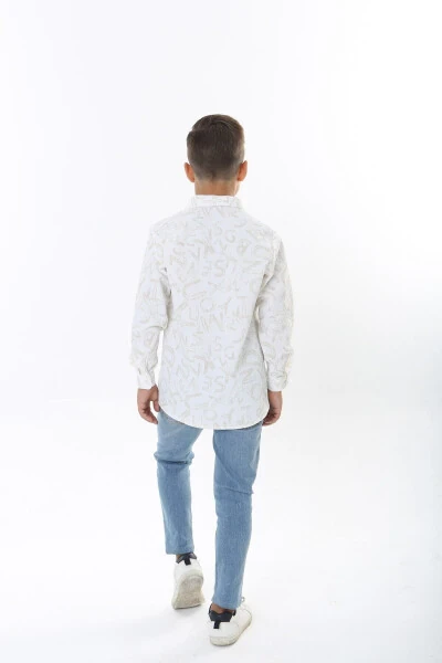 Детская белая рубашка из вафельной ткани с бежевым рисунком букв - 6