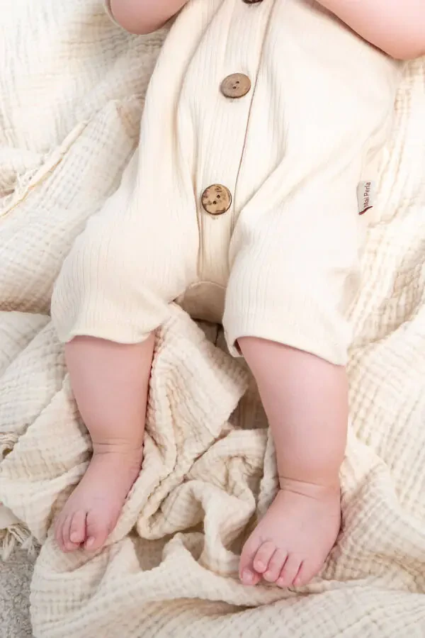 Детский комплект с органическим комбинезоном на пуговицах из дерева с коротким рукавом - 5