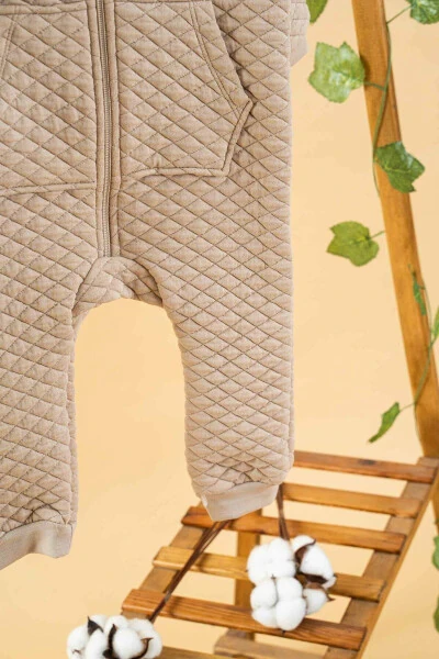 Детский хлопковый комбинезон унисекс с карманами из стеганого материала - 3