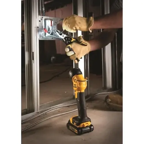 DEWALT 20V MAX* LED Work Light/Flashlight (DCL040) - DEWALT (1)