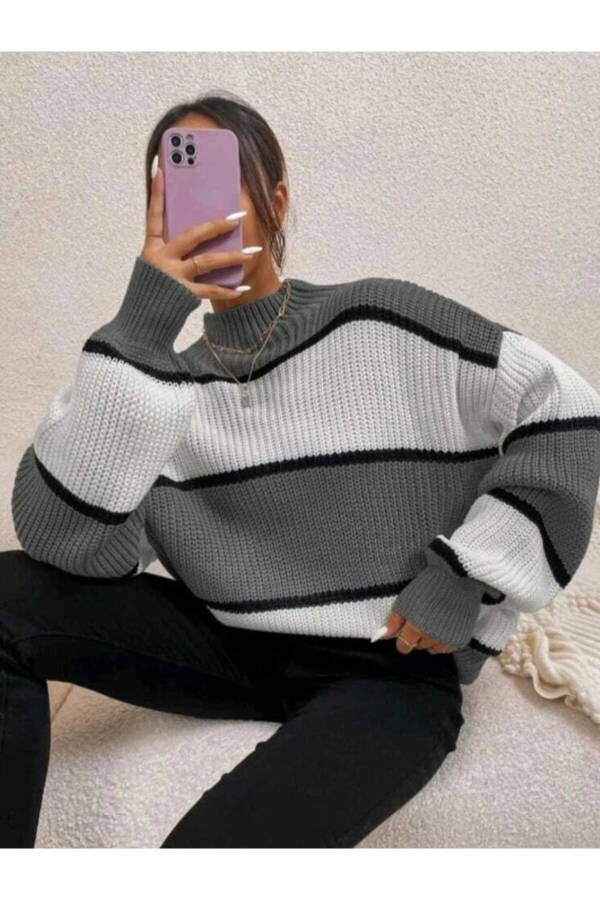 Dier Moda Women's Striped Oversized Sweater - 3