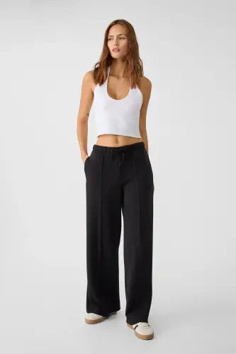 Dikiş detaylı ve yumuşak dokulu geniş paça pantolon-Siyah - STRADIVARIUS (1)