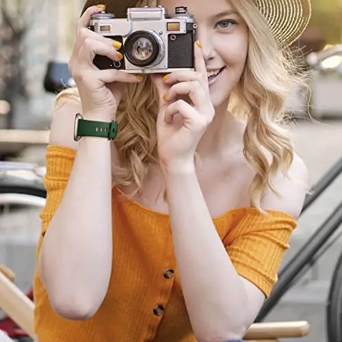 Dirrelo 4 Pack Band Fitbit Versa 3 & Fitbit Sense Bands ayollar erkaklar bilan mos keladi, Yumshoq TPU Sport Soat Tasmachasi Sense Versa 3 Smartwatch Bilaguzuk Katta, Qora/To'q yashil/To'q kulrang/Indigo - 4