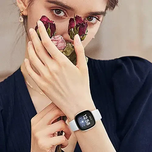 Dirrelo 4 Pack Band Fitbit Versa 3 & Fitbit Sense Bands bilan mos ayollar erkaklar, yumshoq TPU sport soati tasmasi Sense Versa 3 Smartwatch bilaguzuk katta, Qora/Koʻk-kulrang/Oq/Qum pushti - 6