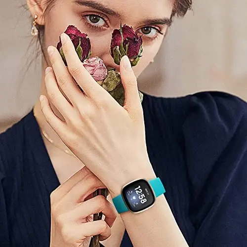 Dirrelo 4 Pack Tasmalar Fitbit Versa 3 / Sense bilan mos, Yumshoq TPU Sport Tasmali O'zgartirish Sense Aqlli soat Bilagi ayollar uchun erkaklar Rangli Aksessuarlar, Katta, Atirgul Choy Liliya Sariq - 4