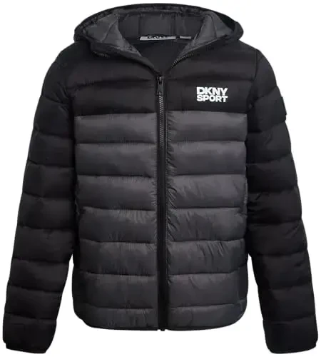DKNY Boys Jacket – Oʻrta ogʻirlikdagi izolyatsiyalangan tikilgan ustki kiyim Parka Puffer Palto – Suvga chidamli oʻgʻil bolalar qishki kapushonli kurtkasi (8-20) - 6