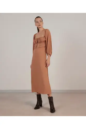 Длинное платье с длинным рукавом 