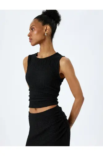 Dokulu Slim Fit Bisiklet Yaka Kolsuz Bluz - Siyah - KOTON (1)