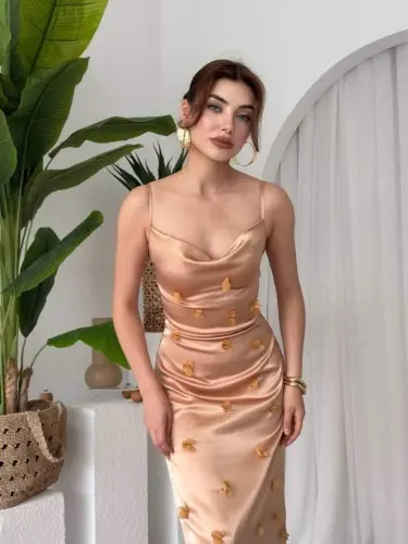 Dora Çiçek Detaylı Elbise - 1