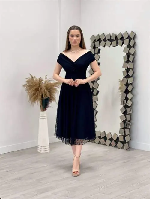 Dotted Detailed Boat Neck Midi Dress - BLACK - 1