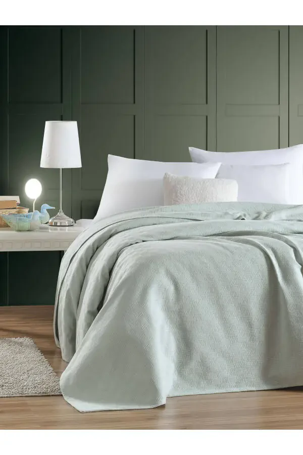 Double Bed Small Checkered Pattern Hotel Type Luxury Bedspread - 1