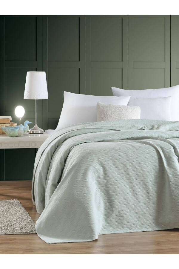 Double Bed Small Checkered Pattern Hotel Type Luxury Bedspread - 1