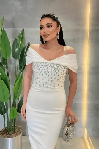 Double Kumaş Taş Detaylı Kayık Yaka Kalem Elbise - BEYAZ - 4