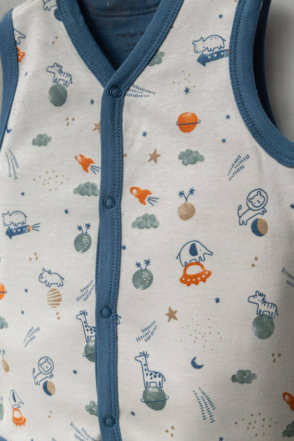 Double layer, patterned vest. - 2