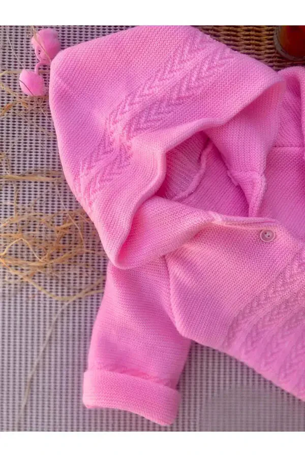 Double-layered knitted hooded cardigan for babies. - 2