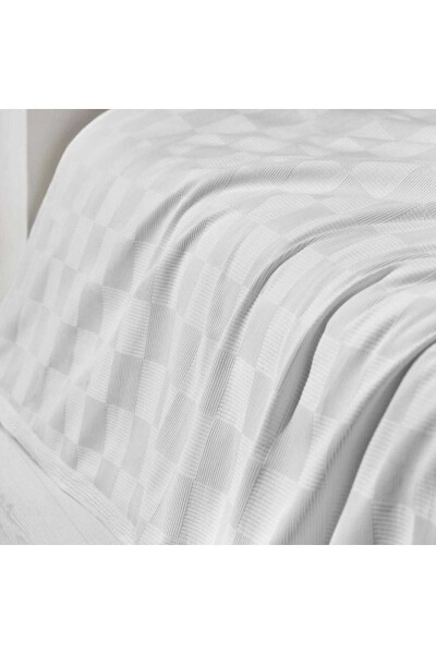 Double White Checkered Blanket, Checkered Hotel Blanket 200x230 - 4