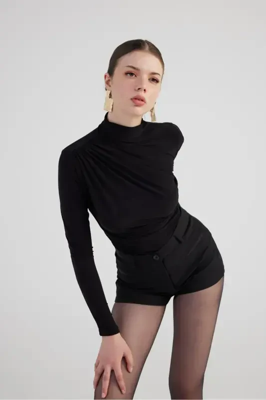 Drape Detaylı Balıkçı Yaka Fables Bluz Siyah-Siyah - 2