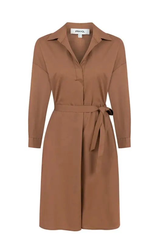 Dress with a belt and collar - 3