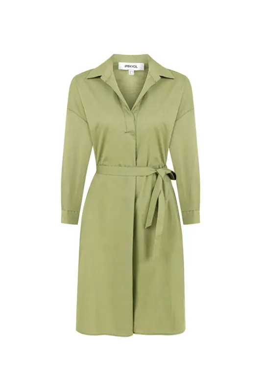 Dress with a belt and collar - 3