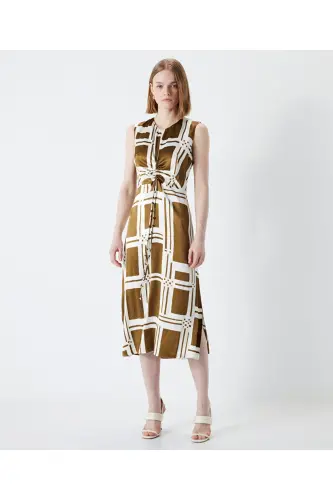 Dress with patterned bead accessories - 1