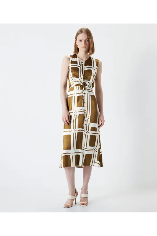 Dress with patterned bead accessories - 2