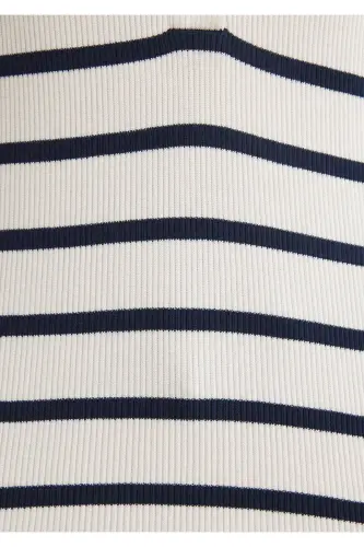 Düğma detalli chiziqli futbolka Fitted / Gavdaga mos - 8