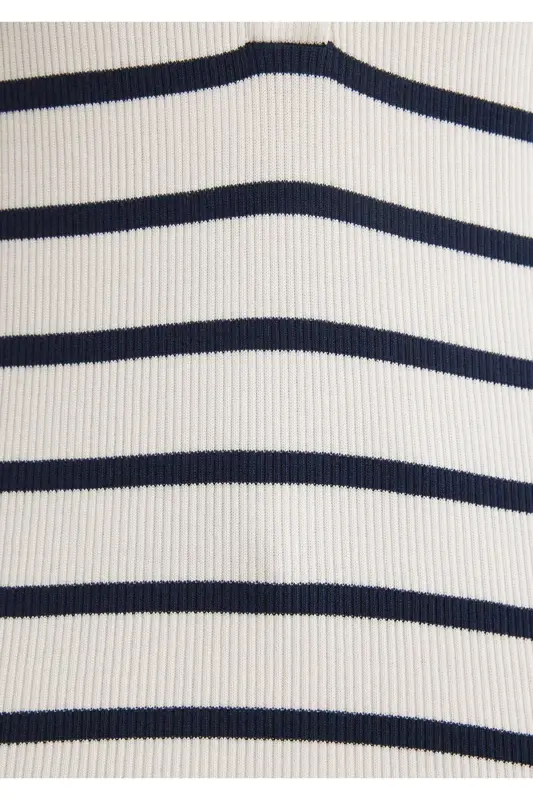 Düğma detalli chiziqli futbolka Fitted / Gavdaga mos - 8