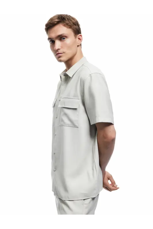 Düğmeli Klasik Yaka Kapaklı Cep Detaylı Rayon Regular Fit Viskon Kısa Kollu Gömlek - Gri - 2