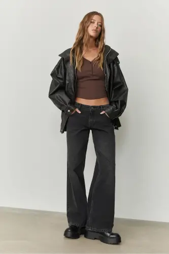 Düğmeli t-shirt-Kahverengi - STRADIVARIUS (1)