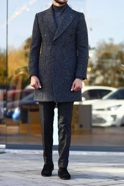 Durable and comfortable double-breasted men's coat, modern cut. - 1