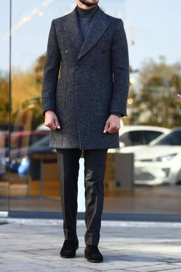 Durable and comfortable double-breasted men's coat, modern cut. - 1