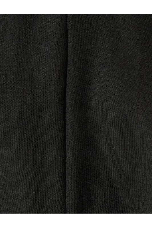 Schulterfreie, kurzärmlige Bluse mit bequemem Passform-Rundhalsausschnitt - Schwarz - 6
