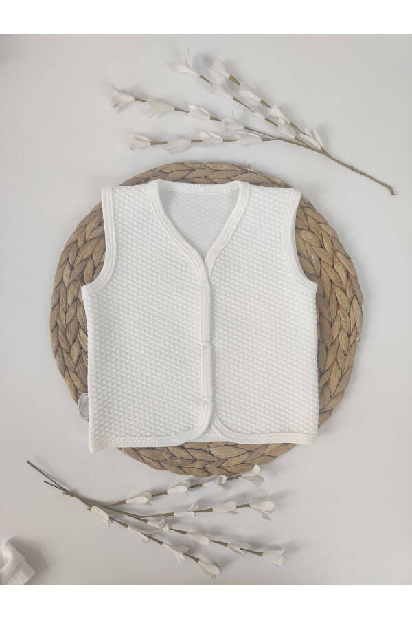 Ecru cotton, snap button, sleeveless and quilted newborn vest. Gift. - 2