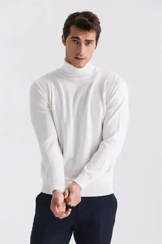 Ecru Slim Fit Turtleneck Knit Sweater - Modazone