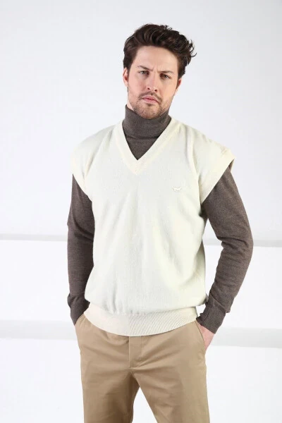 Ecru V-Neck 100% Lambswool Men's Sweater - FERRARO