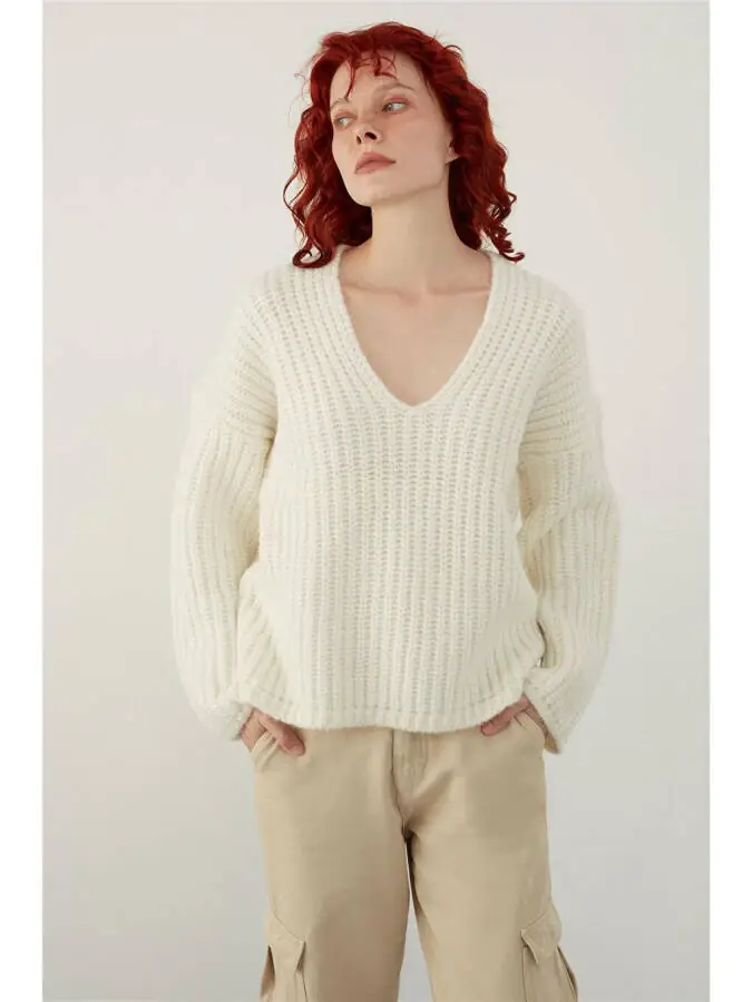 Ecru V-Neck Oversized Knit Sweater - 5