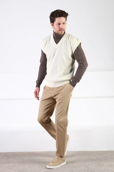 Ekr rangli V bo'yinli 100% qo'zichoq junidan tikilgan erkaklar ko'ylagi - 4