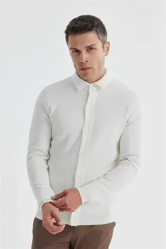 Экрю слим-фит шерстяной трикотаж с пуговицами на воротнике поло - Modazone (1)