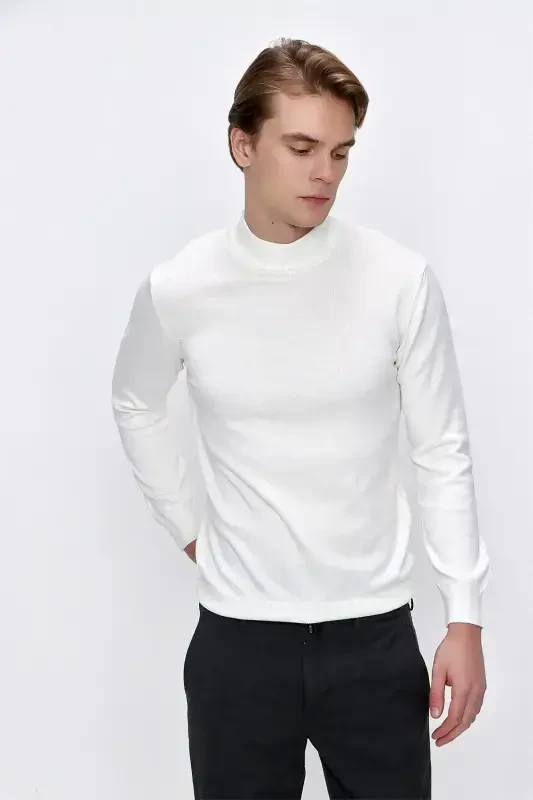 Ekru Basic Dinamik Fit Qulay Kesimli Yarim Balıkçı Yoqali Trikotaj Kozok - 1