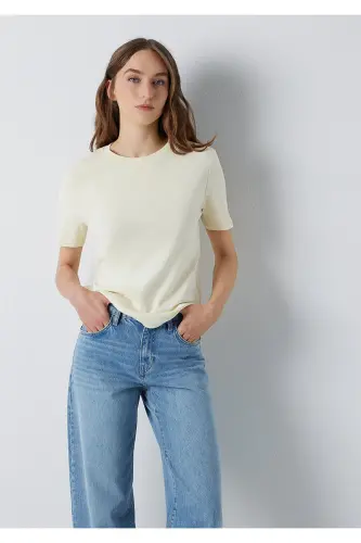 Ekru Basic Tişört Semi Slim Fit / Yarı Dar Kesim 1612916-70069 - Ekru 