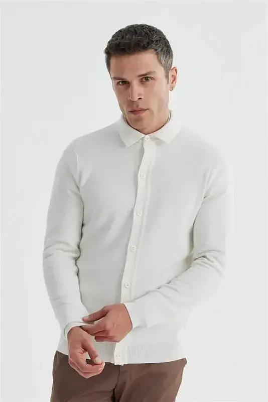 Ekru rangli ingichka badanli jun trikotaj buyumlar, tugmali polo yoqasiz - 2