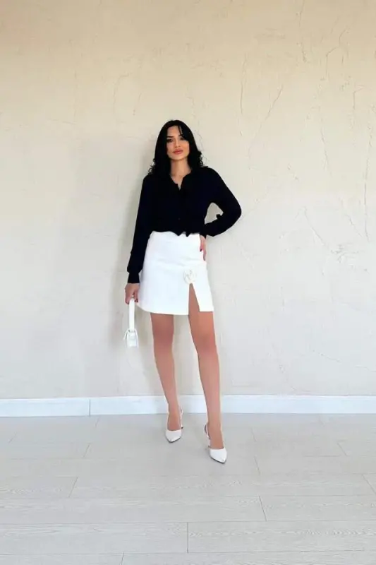 Ekru yirtigli gul detalli mini yubka - BÜYÜKBEDENIZ